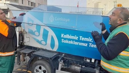 Çankaya’nın İşçileri Sokakları Temizliyor