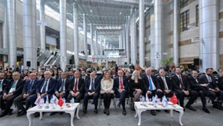 Doğaltaşa hayat veren genç dizayncılar mükafatlarını aldı